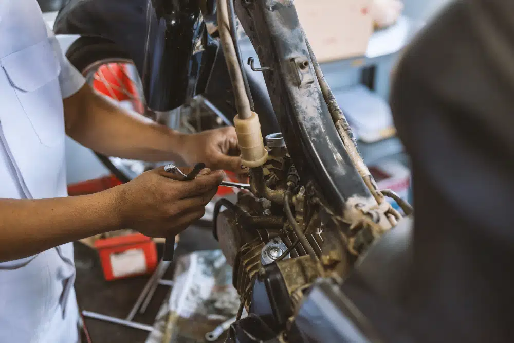 Rekomendasi Bengkel Motor Surabaya Terbaik: Servis dan Spare parts